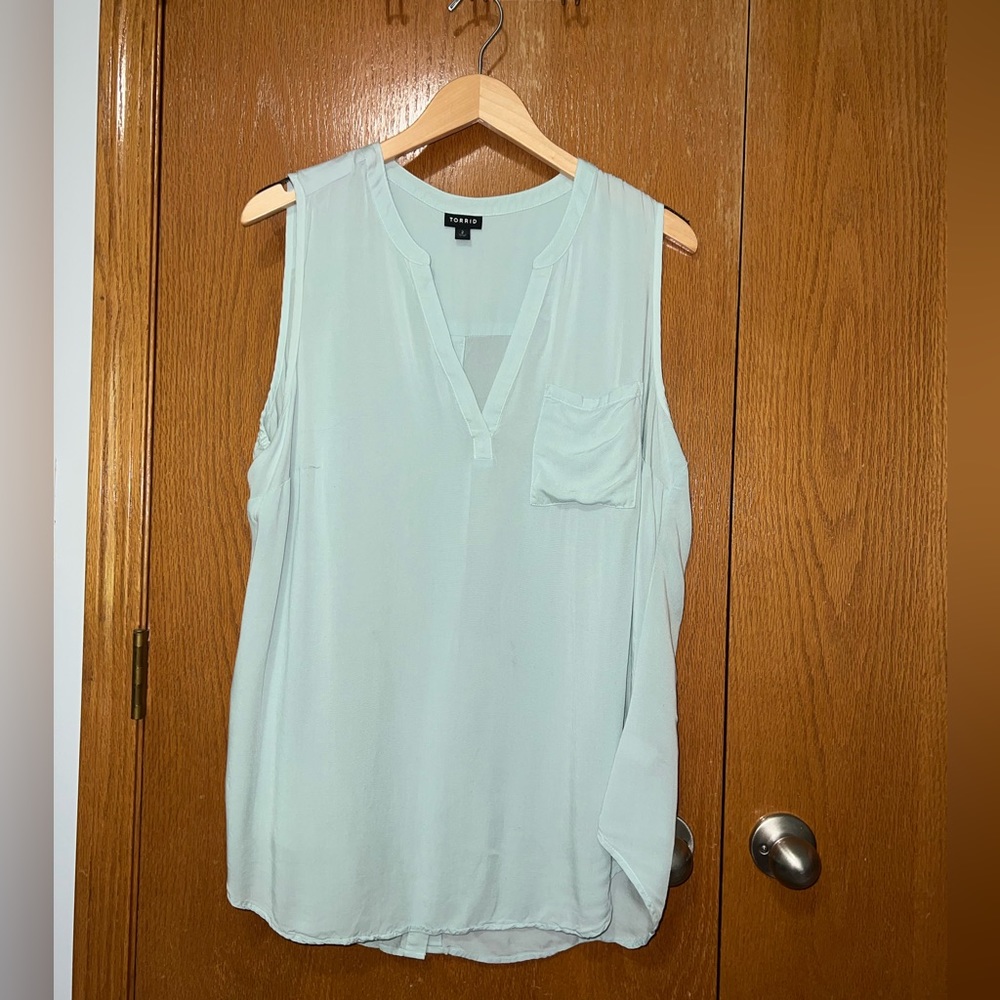 Twill Button Back Tank - Picture 4 of 6